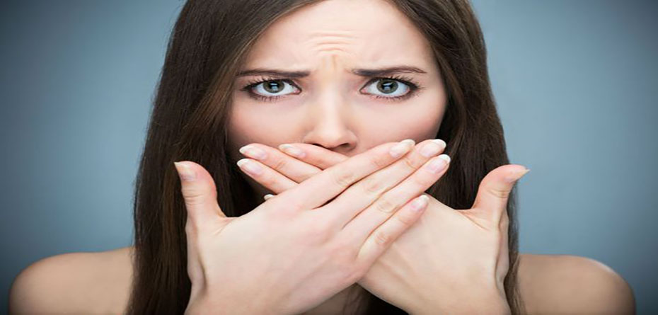 ۷ راه برای از بین بردن باکتری ها و بوی بد دهان