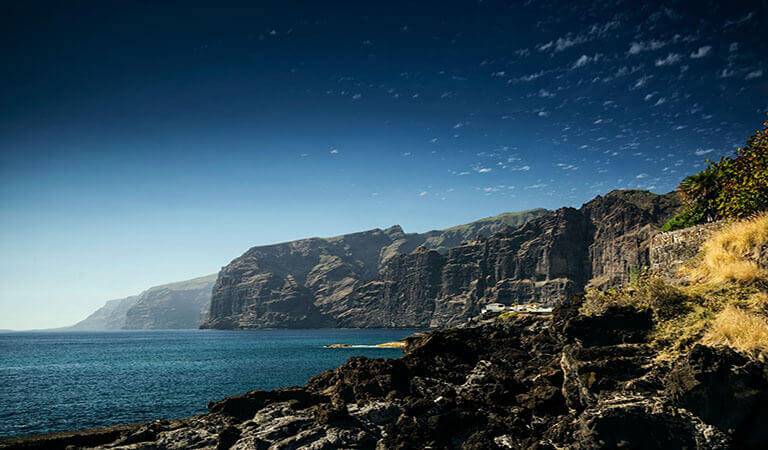 جزایر قناری - صخره‌های دراماتیکِ Los Gigantes (غول‌پیکر) را مشاهده کنید